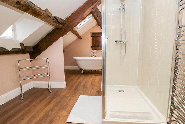 it consists of 6 rooms with a private bathroom and a kitchen.